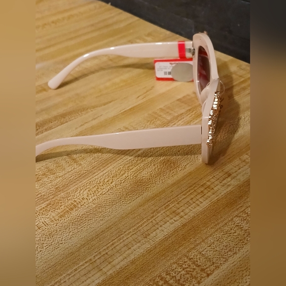 Betsey Johnson NWT Pale Pink lSunglasses With Rose Gold Floral Design - Picture 6 of 7